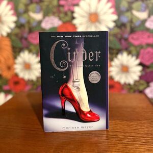 Cinder by Marissa Meyer - Signed! Lunar Chronicles Series (Paperback - Fantasy)